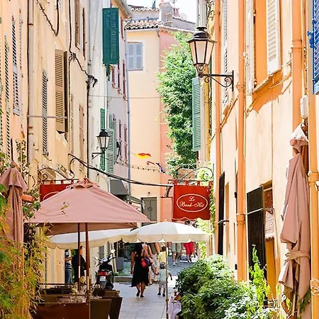 Un Nid A Tropez