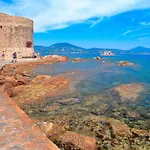 Un Nid à Tropez *