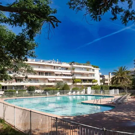 Un Nid à Tropez